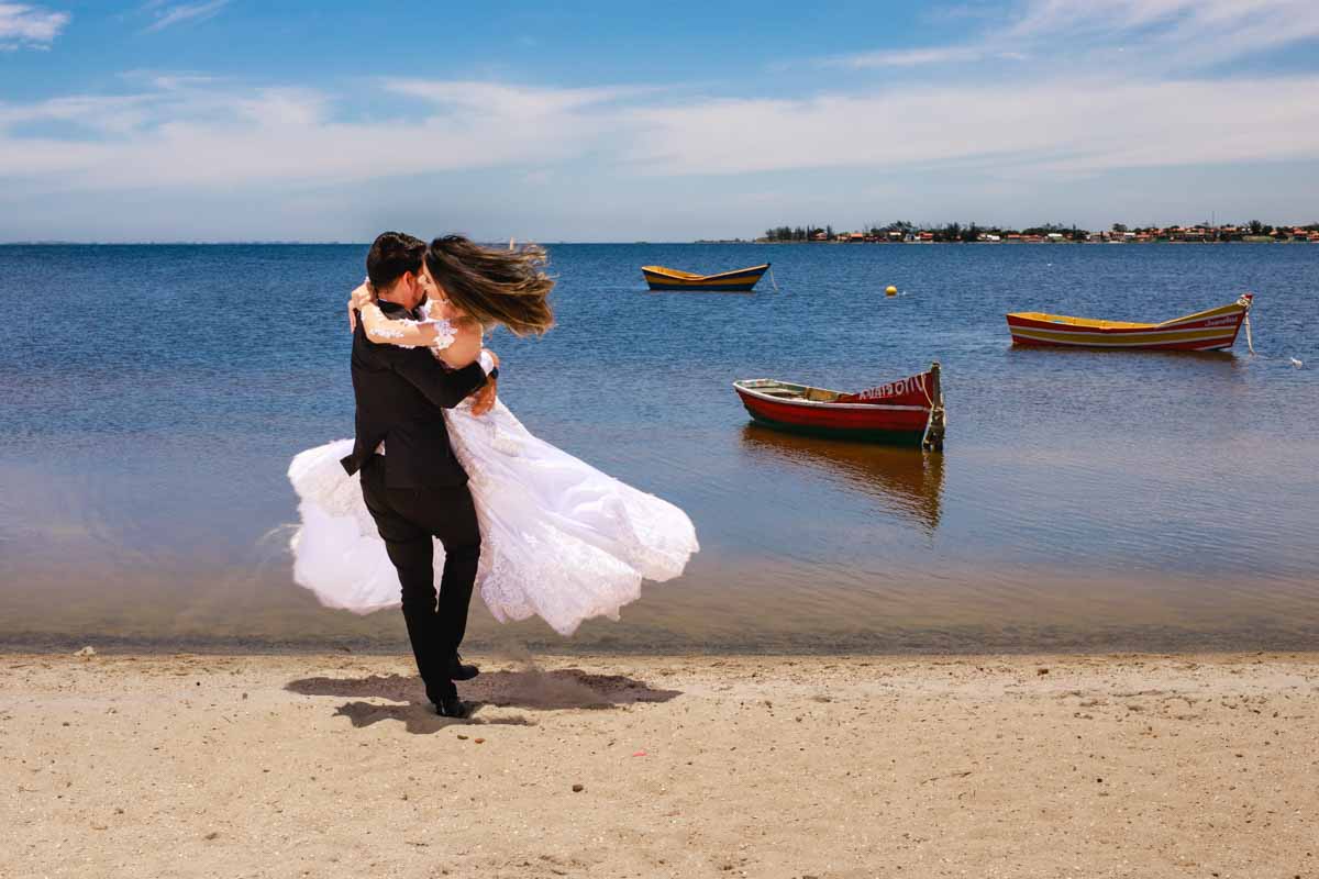 Ensaio pós casamento na praia em Arraial
