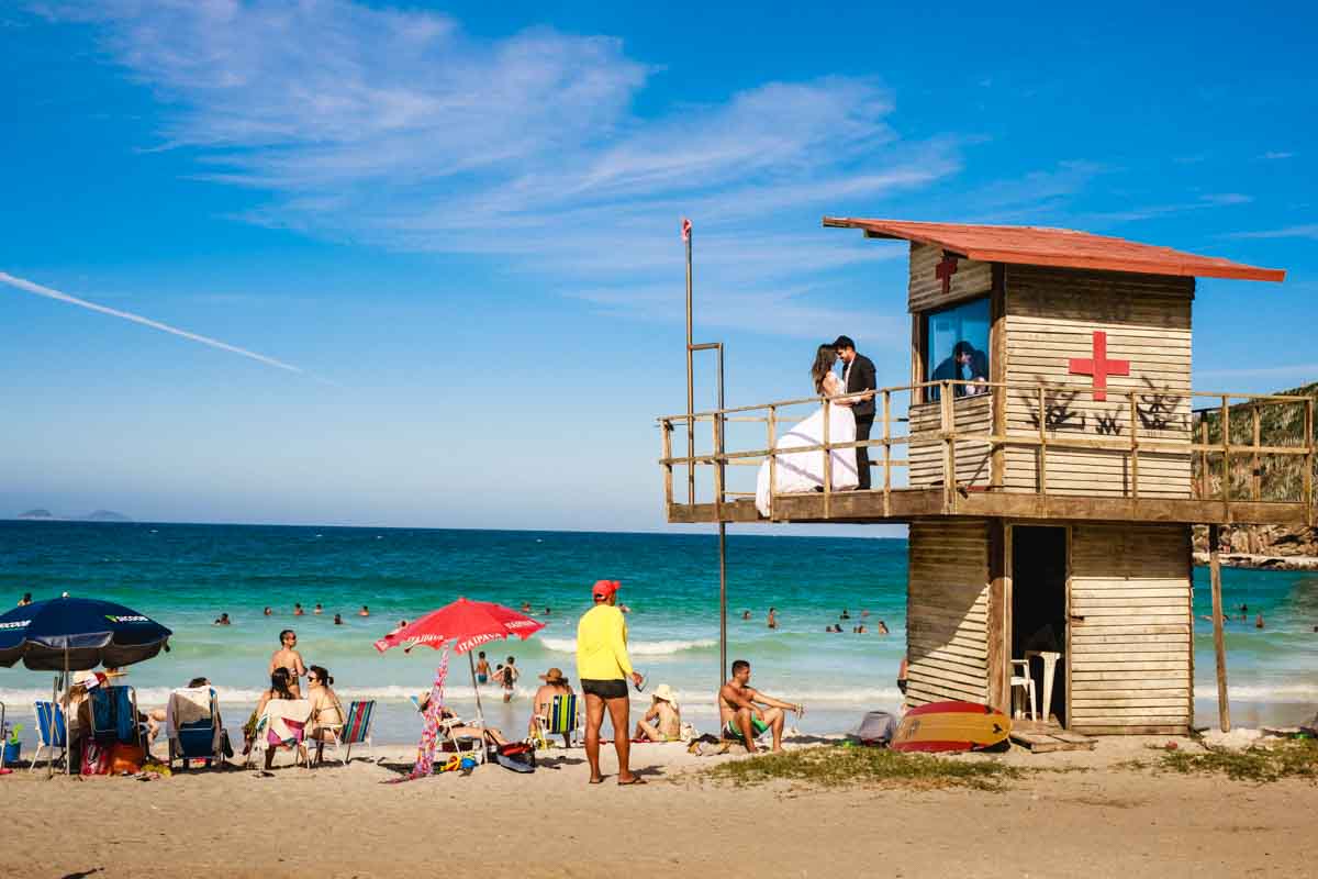 Ensaio pós casamento na praia em Arraial