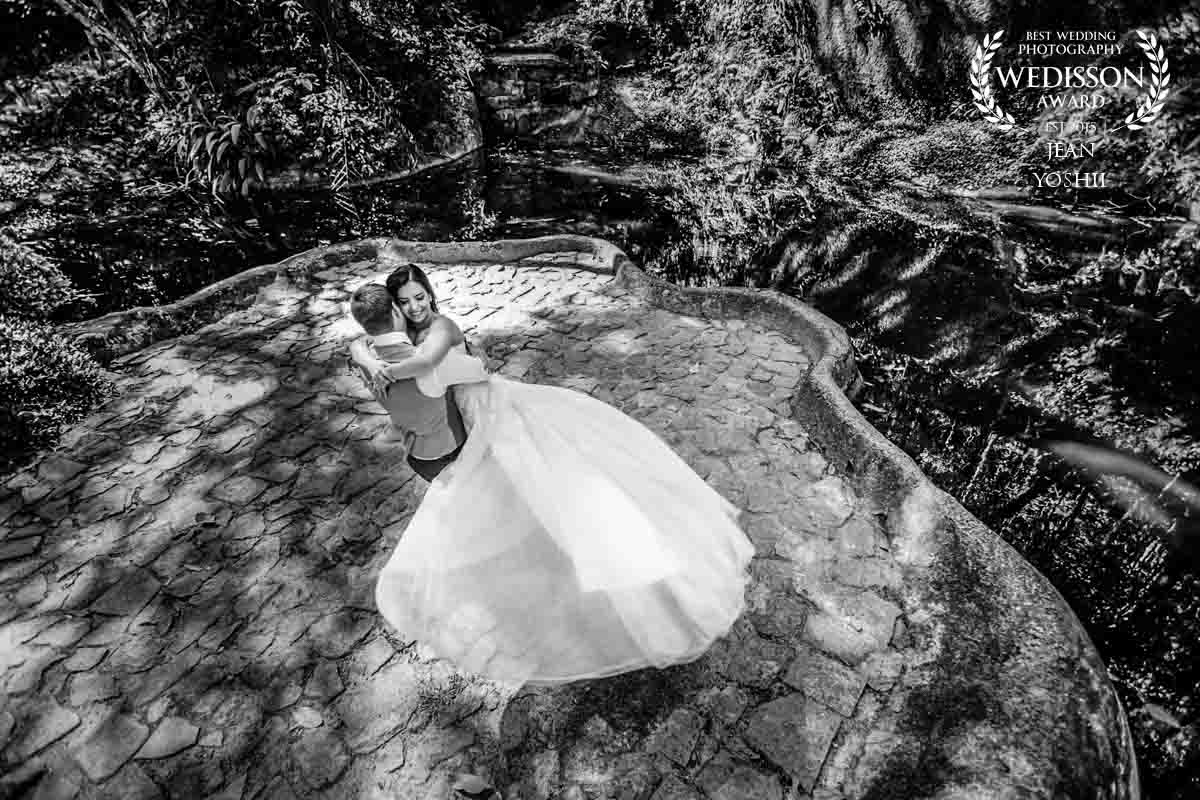 Ensaio Trash The Dress realizado no parque Lage